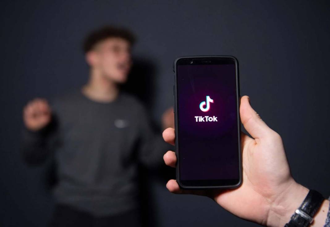 Buna değer miydi! TikTok kullanıcısı genç video uğruna metrelerce yüksekten aşağı çakıldı! 1